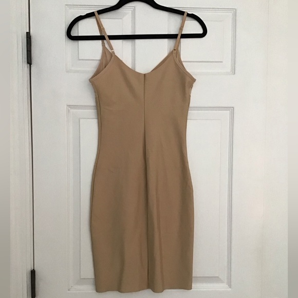 COMMANDO Two-Faced Tech Control Slip in Beige - Picture 5 of 8